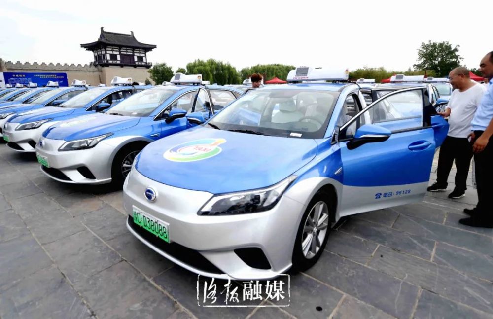 洛阳首批新能源纯电动出租车投用乘车计价标准