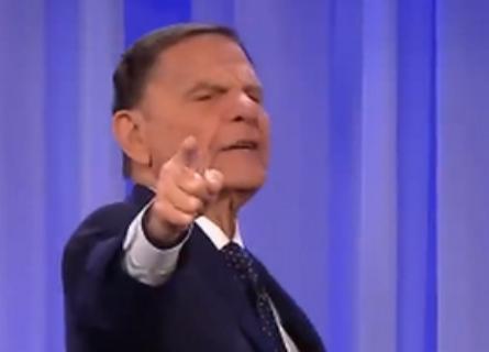 肯尼斯·科普兰|曾审判新冠病毒美国大仙牧师再作妖，无视病毒要办2500多人大会