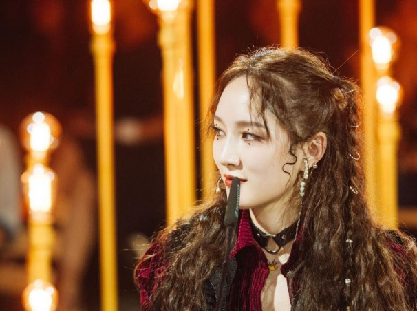 张含韵|《姐姐》再曝魔鬼剪辑，张含韵无辜被网暴数周，孟佳直播澄清真相