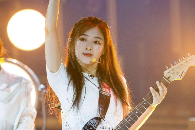 张含韵|《姐姐》再曝魔鬼剪辑，张含韵无辜被网暴数周，孟佳直播澄清真相