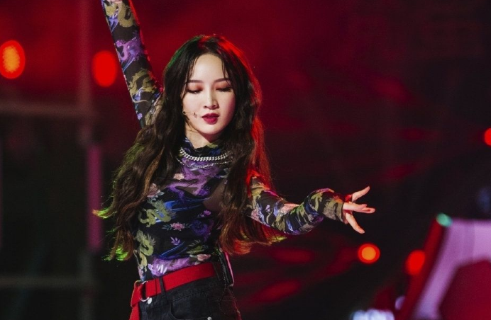 张含韵|《姐姐》再曝魔鬼剪辑，张含韵无辜被网暴数周，孟佳直播澄清真相