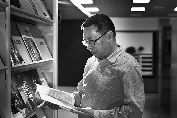 钟求是《等待呼吸》:一代人的伤痛故事