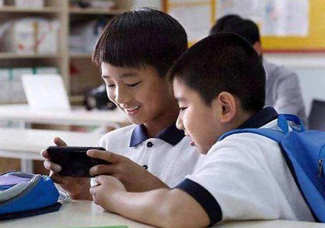 初中生上网,别碰这3样"东西",对成绩没帮助,还容易自甘堕落