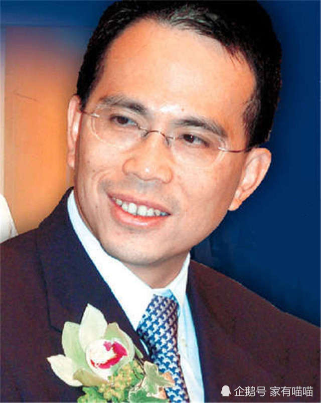 李嘉诚长孙女:被爷爷视为未来接班人,比梁洛施儿子李长治更受宠