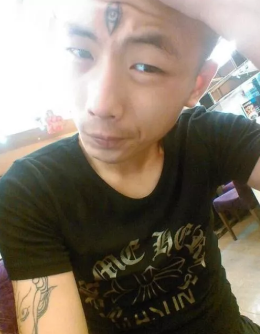 为什么社会青年爱在脑门儿纹天眼