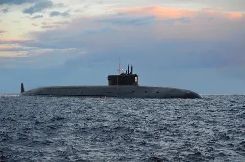 俄罗斯国防部官网发布消息称,955a(borey-a)的第一艘战略核导弹潜艇"