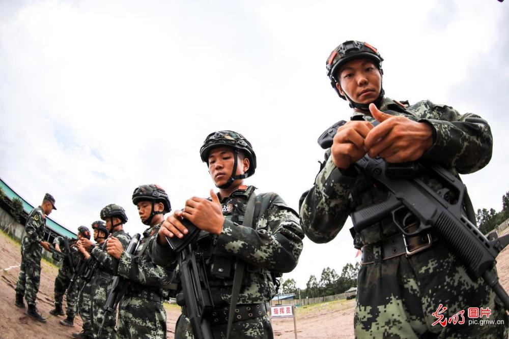 对抗训练砺精兵