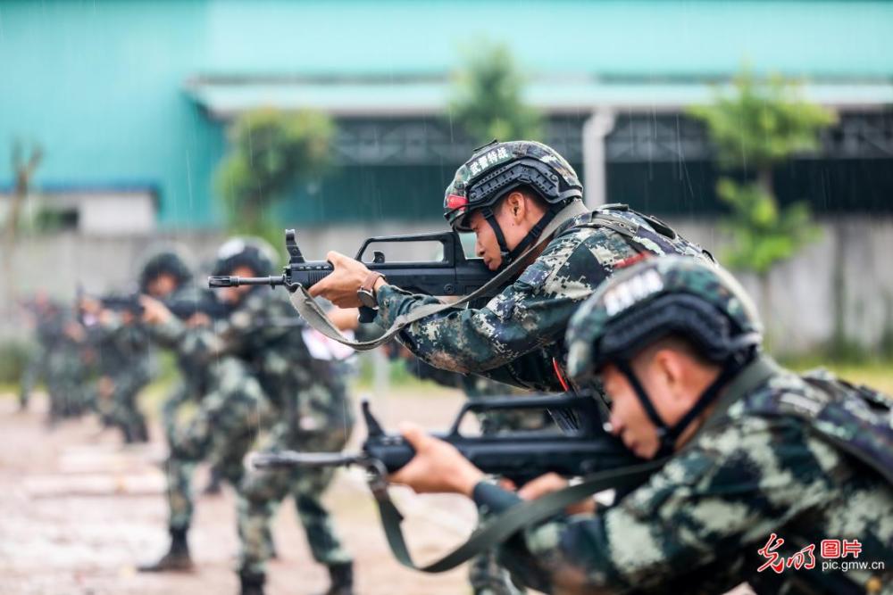 对抗训练砺精兵