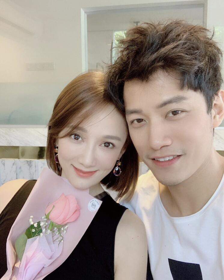 陈乔恩|陈乔恩晒男友视角美照，扎丸子头被赞十八岁少女，陈乔恩自嘲中年人