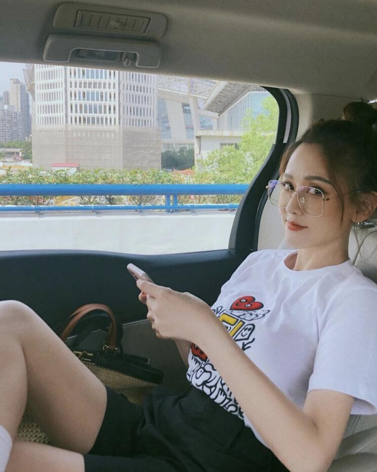 陈乔恩|陈乔恩晒男友视角美照，扎丸子头被赞十八岁少女，陈乔恩自嘲中年人