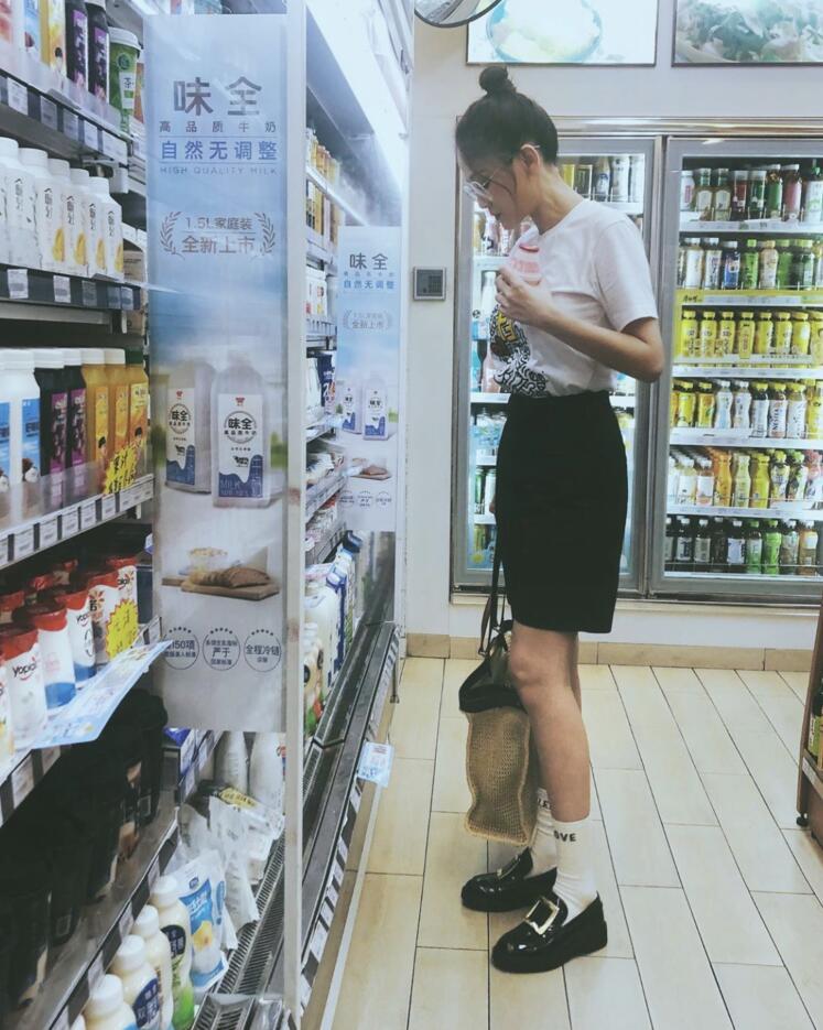 陈乔恩|陈乔恩晒男友视角美照，扎丸子头被赞十八岁少女，陈乔恩自嘲中年人