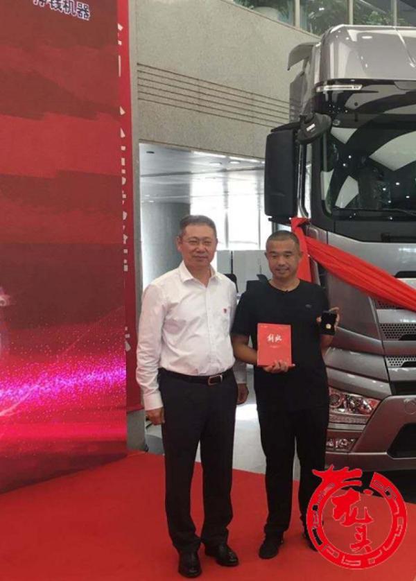 加油站附近冒险开走自己起火的货车后续