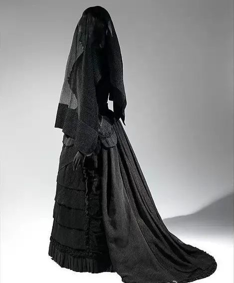 黑色系优雅:19世纪的丧服时尚