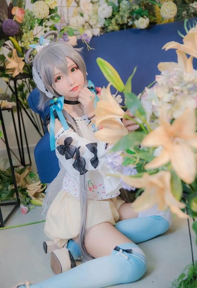 cos赏析洛天依