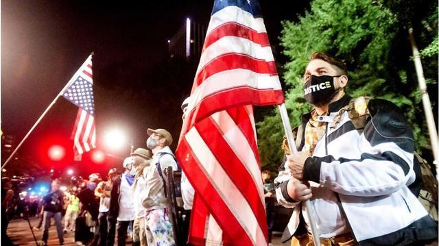 波特兰|一夜传出150声枪响！波特兰居民：我明明在美国，却更像活在战区