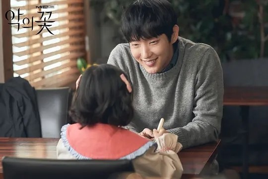 邪恶之花|紧凑不墨迹！韩剧《邪恶之花》热播，口碑炸裂，豆瓣高达9.0