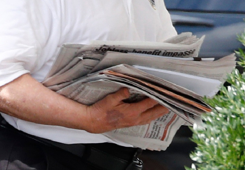 唐纳德·特朗普|特朗普右手现大片瘀伤，坊间猜测他在秘密治病