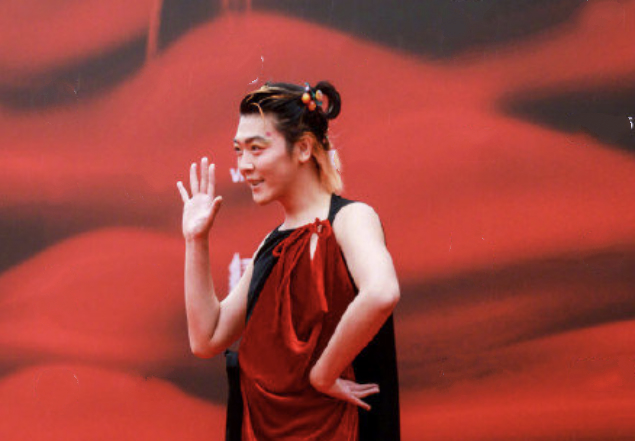 姜思达|好好一男的为啥穿女装？穿裙子的姜思达辣瞎我的眼