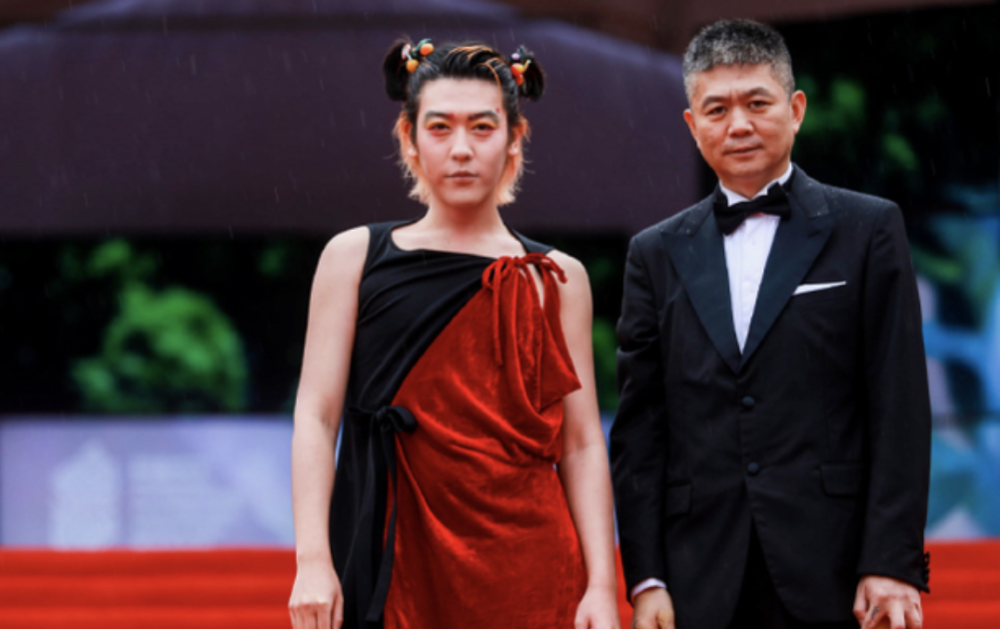 姜思达|好好一男的为啥穿女装？穿裙子的姜思达辣瞎我的眼