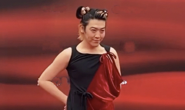 姜思达|好好一男的为啥穿女装？穿裙子的姜思达辣瞎我的眼