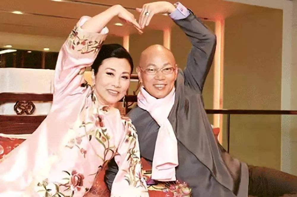 罗家英 取消婚约 追求2婚的汪明荃21年 被拒19次 62岁才结婚 腾讯新闻