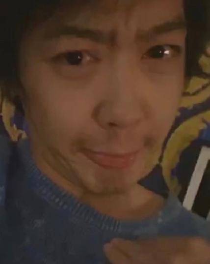 姜思达|姜思达发博回应红毯造型争议，网友担心其精神状态