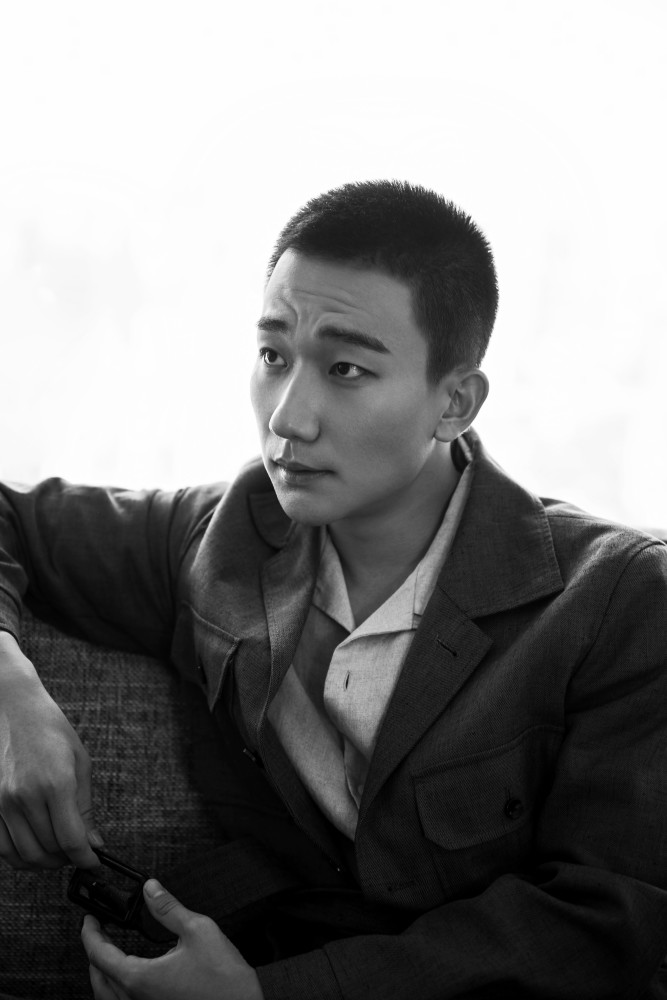 吴昊宸出席耀客传媒年度发布会寸头造型尽显浴火硬汉形象