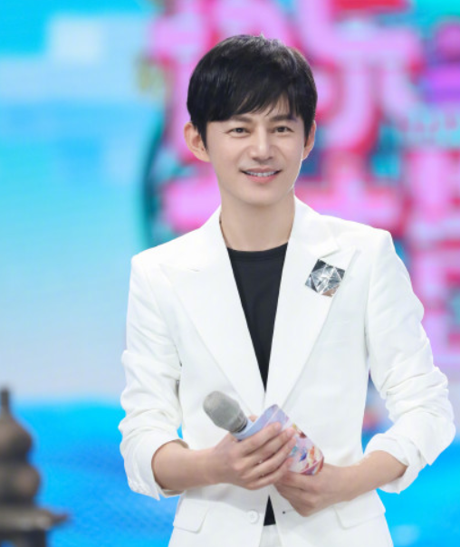 何炅|曝何炅现身同性酒吧被偶遇，何炅晒近况曝光真相