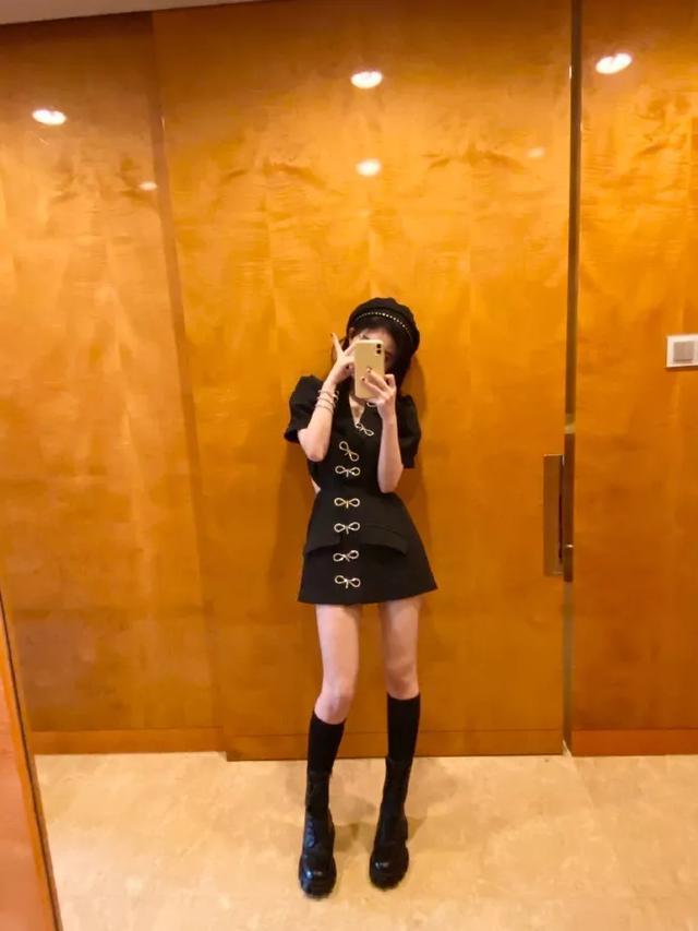 鞠婧祎|鞠婧祎疑穿山寨礼服走红毯，同款博虚假认领，品牌回应让人尴尬