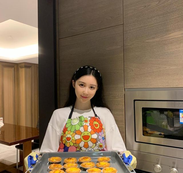 潘玮柏|潘玮柏奉子成婚？空姐宣云五年绯闻熬出头，温婉居家形象全是伪装