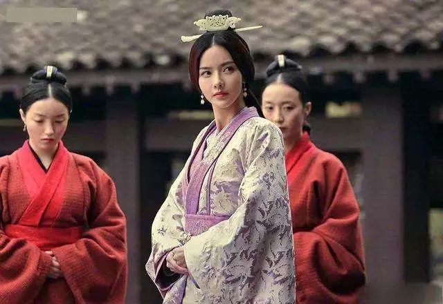 从这个方面来看,关羽的妻子应该是一个伟大的女人,她能够帮助关羽做好