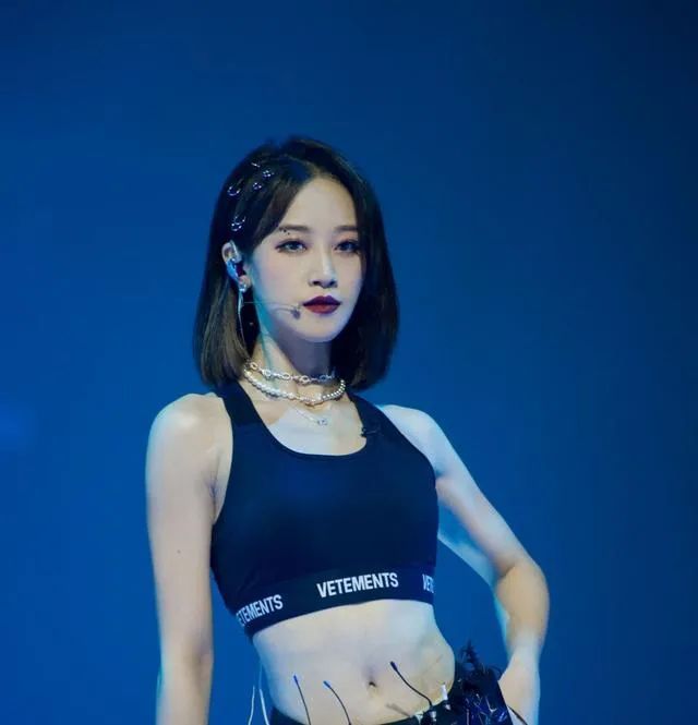 蓝盈莹|太心机？蓝盈莹主动加入宁静组惹争议，主动申请退赛？