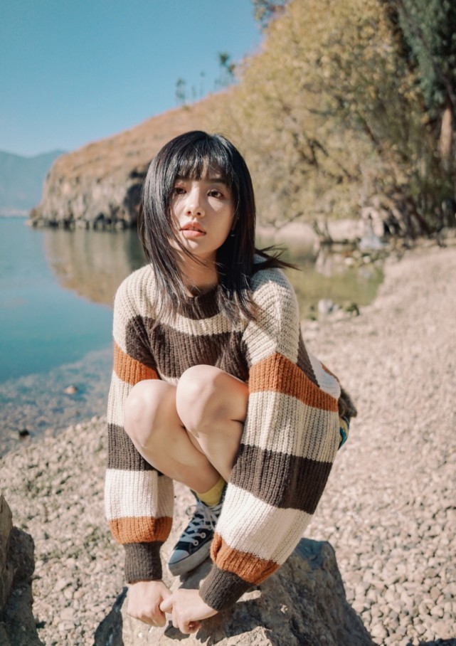 拿"蜂蜜袜"搭匡威鞋,还贼显腿细