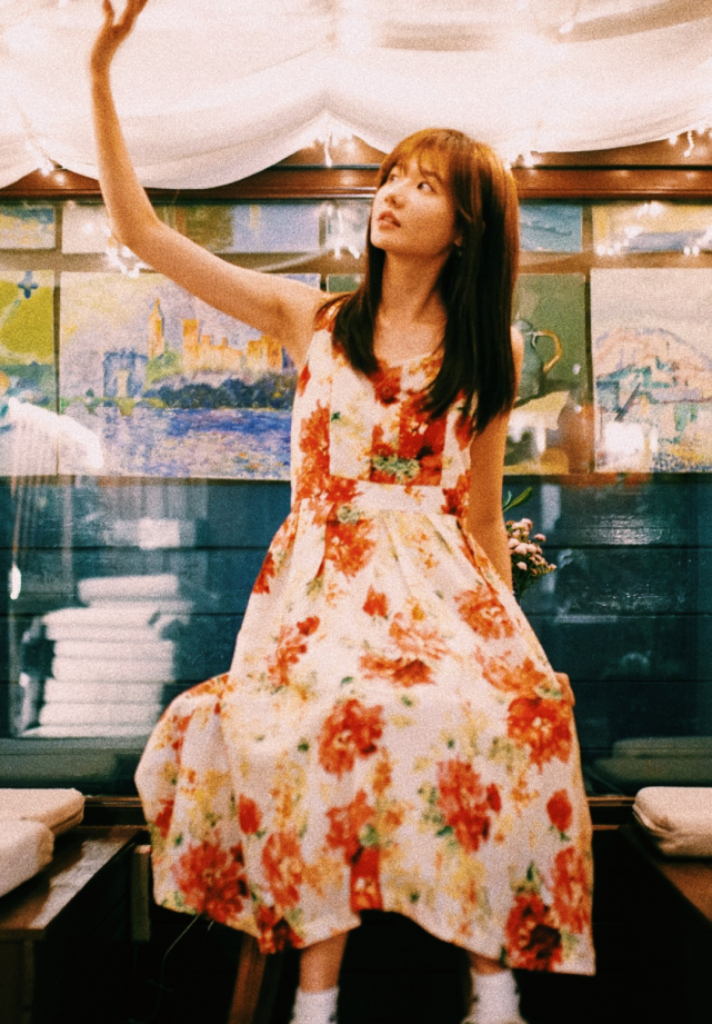 拿"蜂蜜袜"搭匡威鞋,还贼显腿细