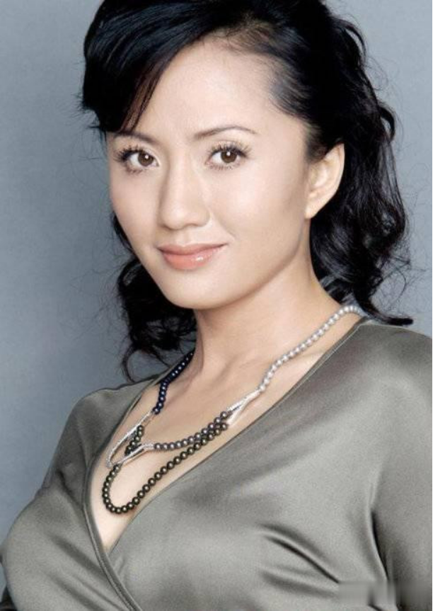 两人也经常去看望张瑞琪,甚至在生活上帮助张瑞琪,虽然明星是公众人物