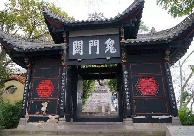 中国有一座"鬼城",白天到处都是人,晚上却无人敢逗留!_腾讯新闻