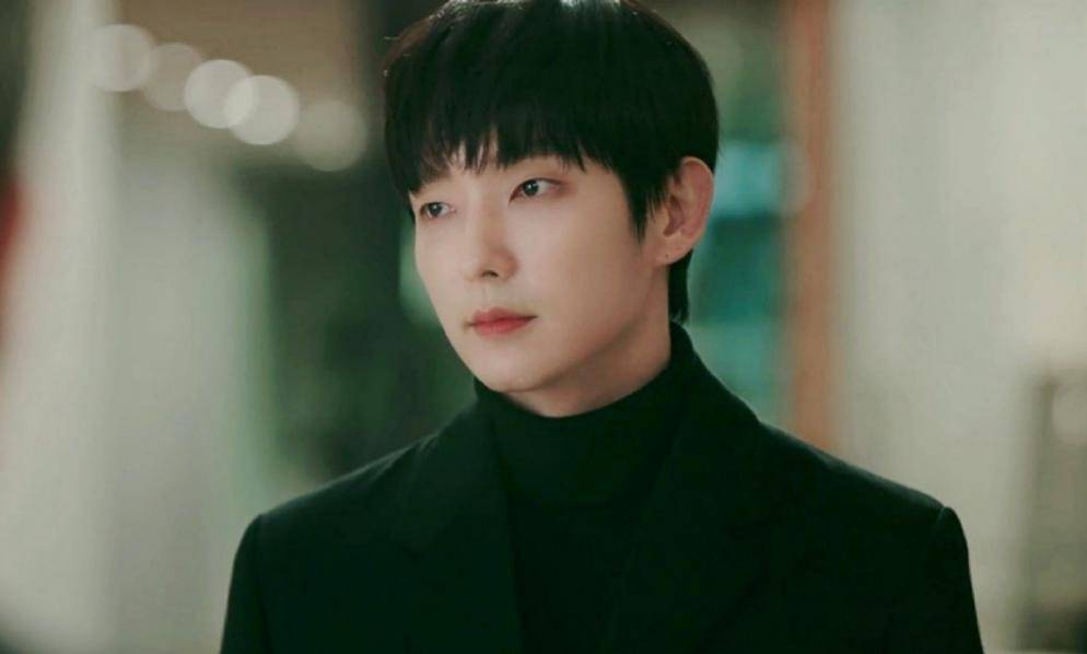 李准基|错过《晚秋》和《幽灵》的李准基，在38岁时能凭《恶之花》翻红吗