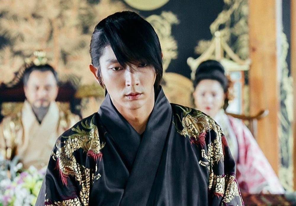 李准基|错过《晚秋》和《幽灵》的李准基，在38岁时能凭《恶之花》翻红吗