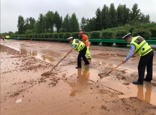 徐子威 (湖北)滬渝高速公路利川段齊嶽山隧道突然滲水,湖北省公安廳高