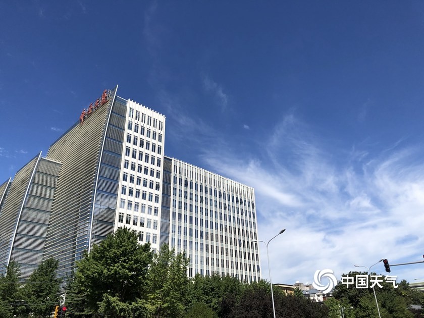 北京|北京天空颜值“爆表”彩虹云若隐若现