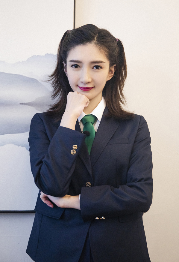 江疏影|终于等到江疏影挑战“jk制服”，当她腿伸直那刻：是个女的都崩溃