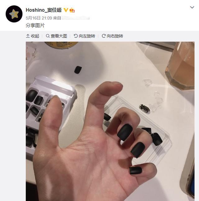 窦佳嫄|窦唯次女酷似父亲，金发吸睛打扮前卫，称不涂指甲油像没穿衣服