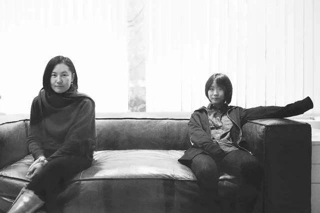 窦佳嫄|窦唯次女酷似父亲，金发吸睛打扮前卫，称不涂指甲油像没穿衣服