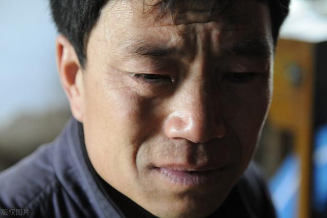 醉酒男调戏别人老婆被杀,老实人被判刑!情与法之间缺乏的是完善