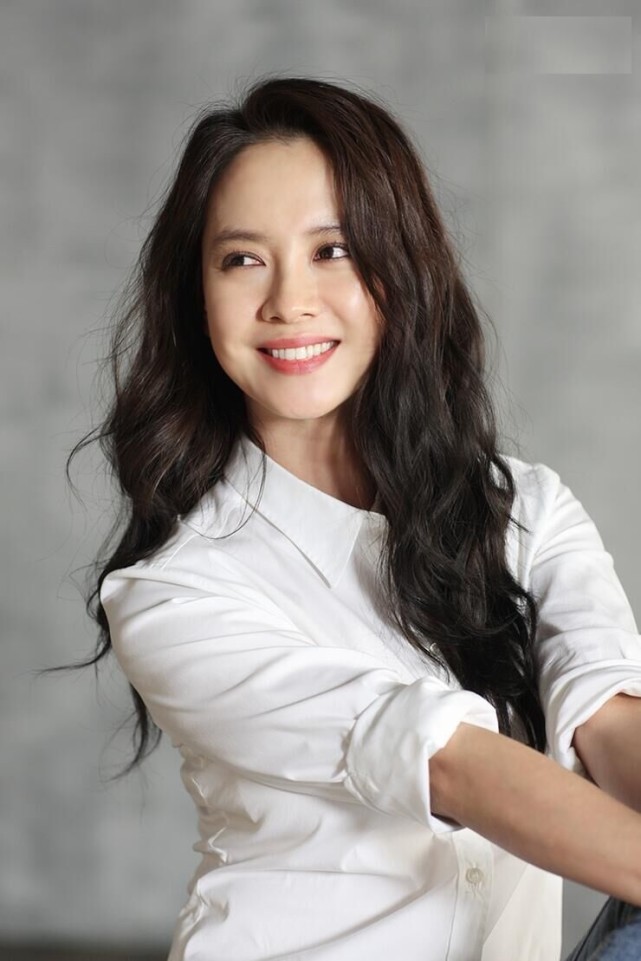 韩国"国民女神"宋智孝 气质清纯