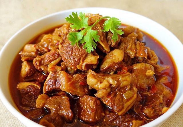 总结: 用牛腱子肉做出来的红烧牛肉,既有嚼劲又好吃.