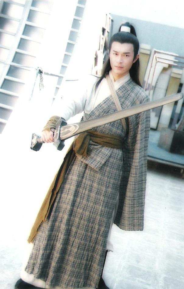 杨过为什么要选重剑而不选更为厉害的木剑原因其实很简单