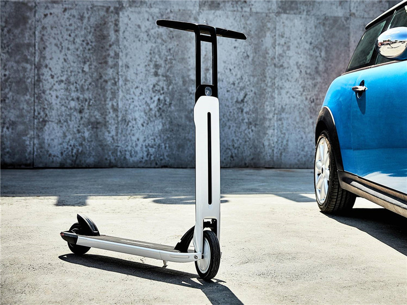 这台由9号机器人代工的折叠式电动滑板车其实也不是什么全新的产品了