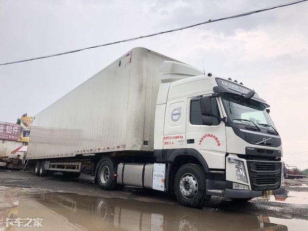 沃尔沃4x2拖头16米2轴挂车这配置拉快递每年高速费能省4万元