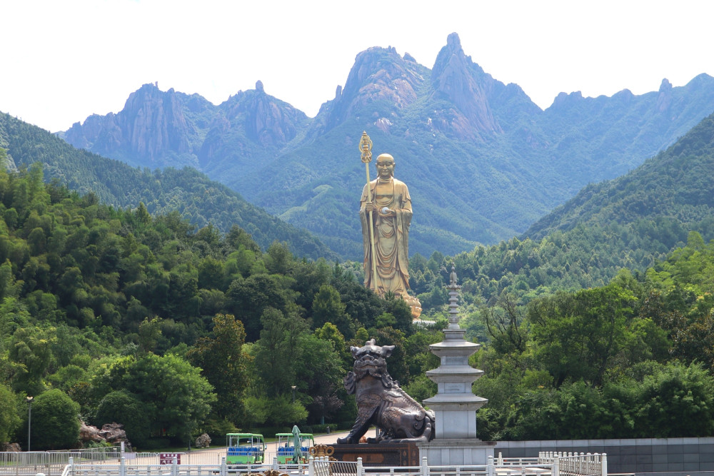 九华山瞻仰99米大佛,曾经门票220元,如今免费,神兽有故事_腾讯新闻